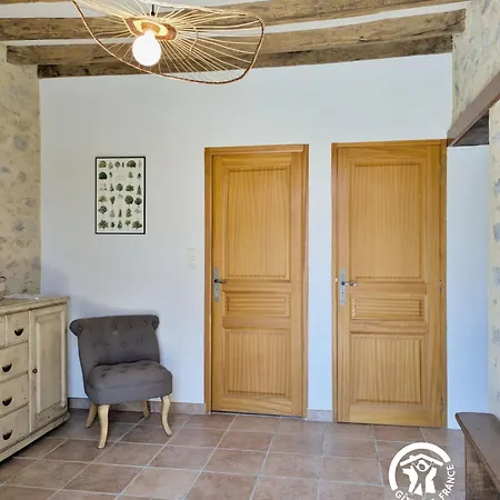 Casa de Férias Le Des Bergers, Jusqu'à 9 Personnes La Bazouge-de-Chemere